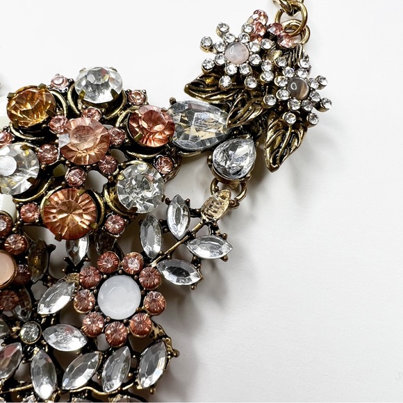Antique Gold Tone Chunky Pink & White Crystal Flower Statement Necklace - Picture 4 of 7
